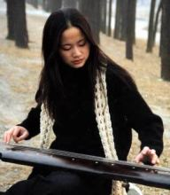 广西古琴演奏家（巫娜）的演奏特点与风格